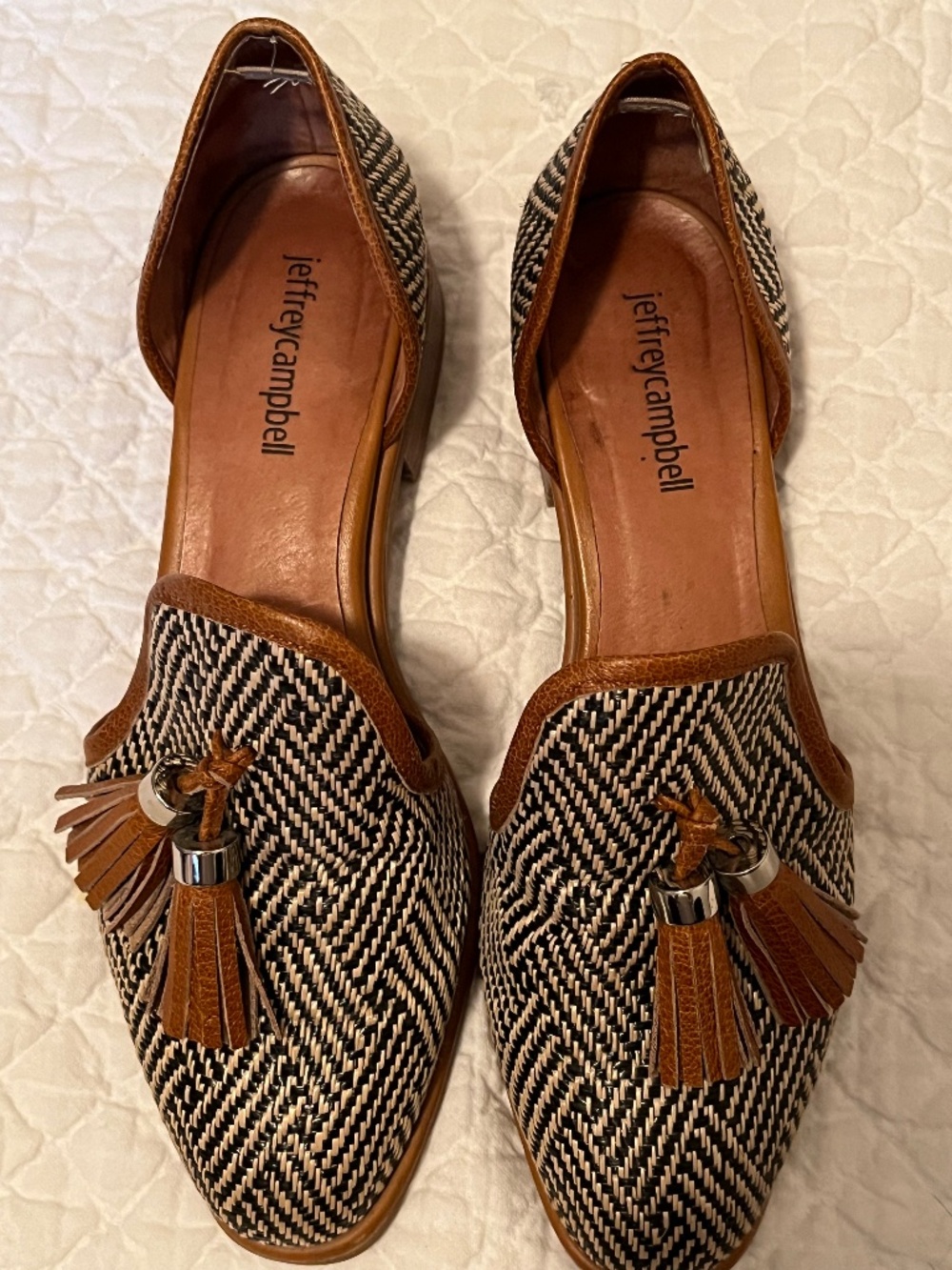 Jeffrey Campbell Tassel Flat. Size 8